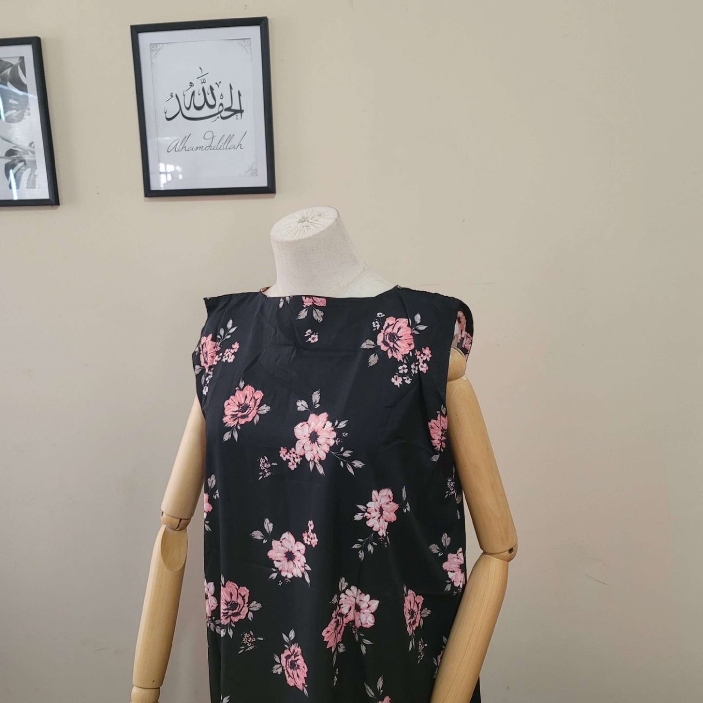 Sleeveless Patterned Abaya